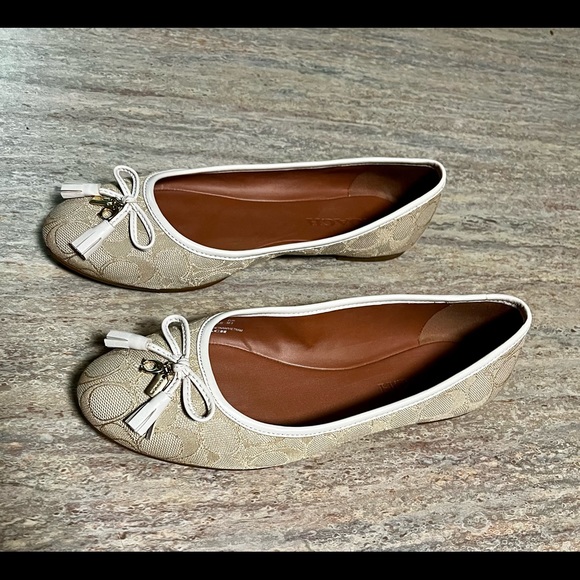 Coach monogram ballet flat shoes with charms and tassel - Picture 4 of 16